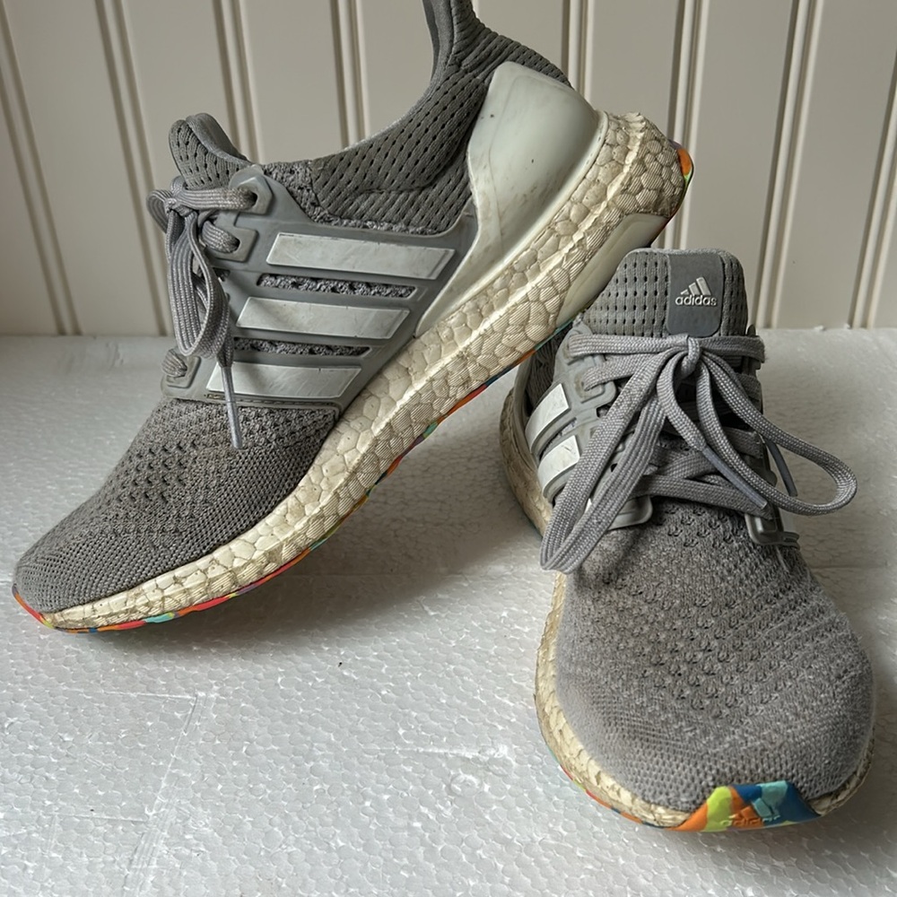 Adidas Ultra boost 1.0 lace up sneakers Rainbow soles Youth kids size 5.5 grey